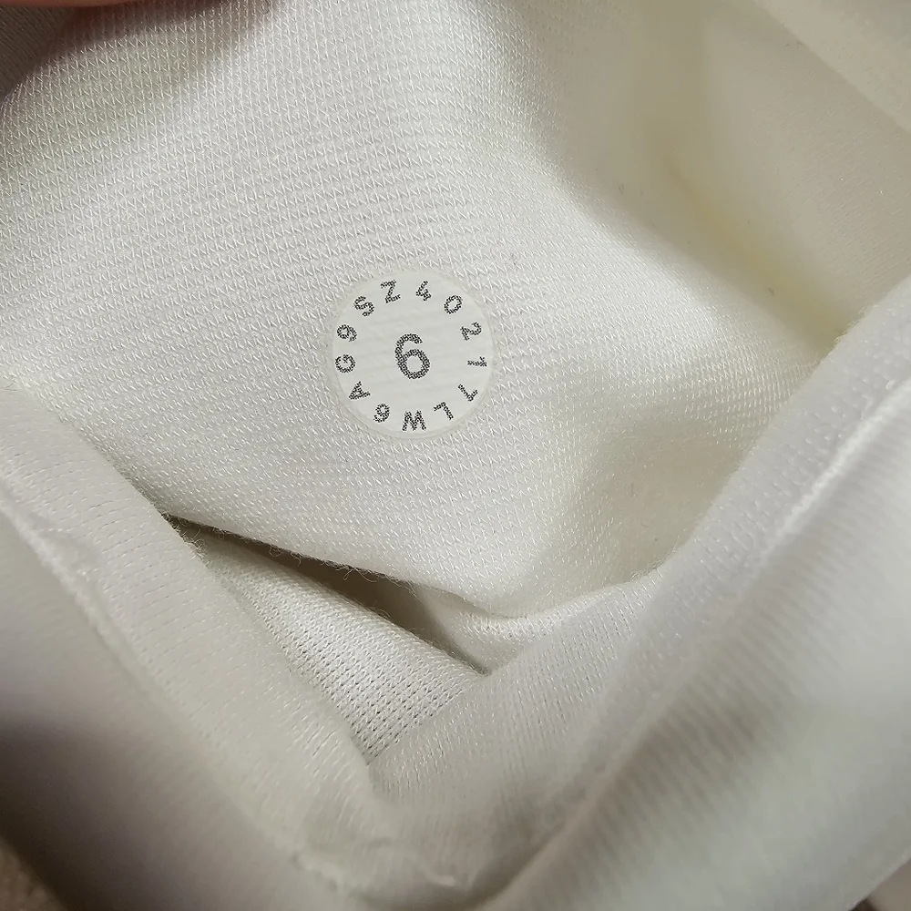 Lululemon Athletica White Ornate Crop 17